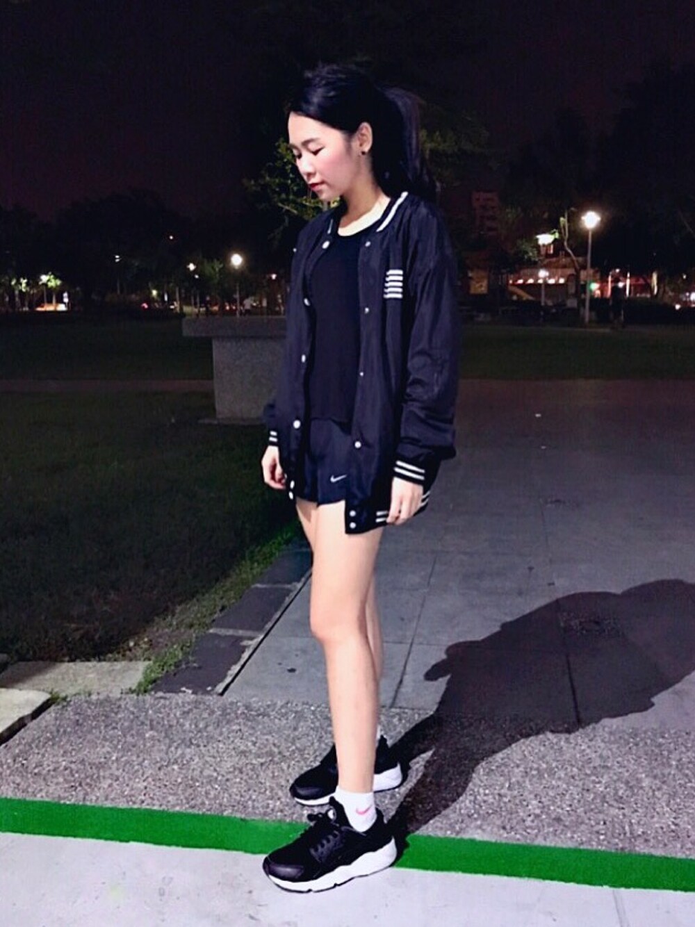 「NIKEのアイテム（パンツ、ブラック系）」を使った、633さん（レディース・154cm）の秋コーディネートの1枚目の写真