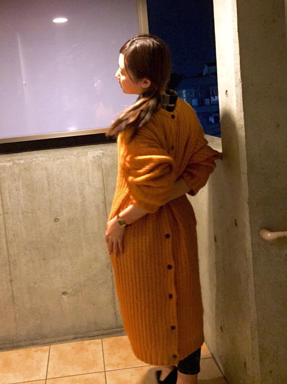 「ケービーエフ(KBF)、KBF、ロングカーディガン、ニット、チェックシャツ、グローバルワーク(GLOBAL WORK)、パンプス、おさげ、デニム、ディーゼル」｜「GLOBAL WORKの【肌触り抜群】フランネルシャツ/563711（シャツ/ブラウス、イエロー系）」を使った、enne..さん（レディース・158cm）の秋コーディネートの1枚目の写真