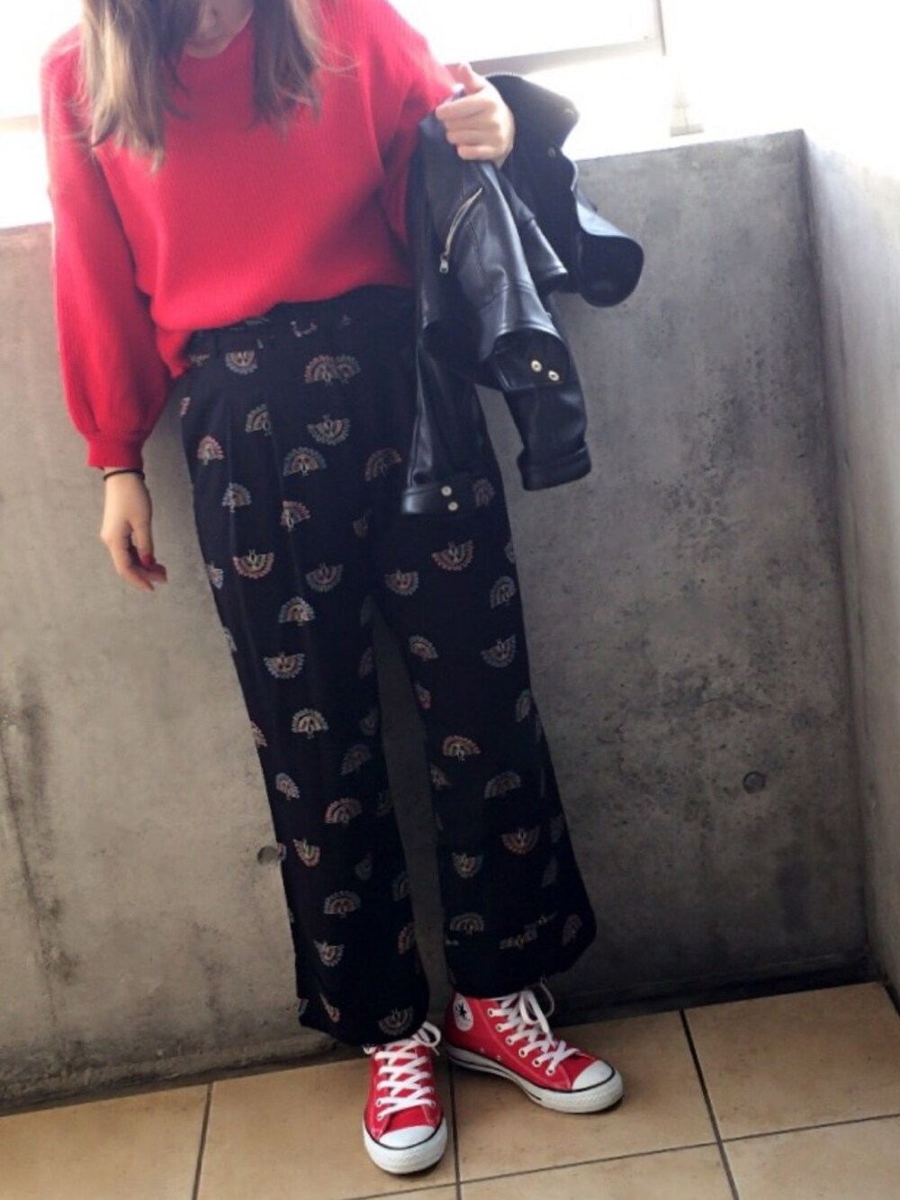 「ライダース、赤ニット、knit、ガウチョパンツ、Lily Brown、ZARA、converse、red、ハイカットスニーカー、black」｜「CONVERSEのconverse コンバース ALL STAR HI オールスター ハイ 3206 RED(US)（スニーカー、レッド系）」を使った、enne..さん（レディース・158cm）の秋コーディネートの1枚目の写真