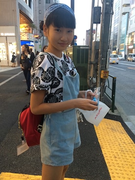 「原宿」｜「アイテム（サロペット/オーバーオール）」を使った、Nene 音々さん（キッズ・158cm）の秋コーディネート