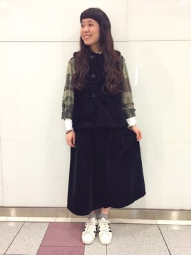 「白いスニーカー」｜「アイテム（ミリタリージャケット）」を使った、つなしまあゆみさん（レディース・153cm）の春コーディネート