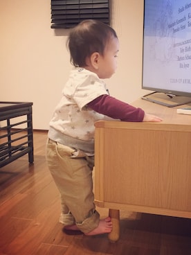 「babygap」｜「アイテム（チノパンツ）」を使った、SOICHIROさん（キッズ・80cm）の春コーディネート