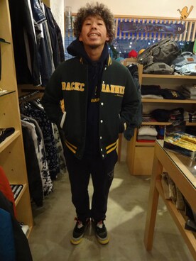 「Back Channel（バックチャンネル）のアイテム（スタジャン）」を使った、ブラックストアさん（メンズ・170cm）の冬コーディネート