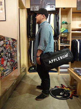 「APPLEBUM（アップルバム）のアイテム（バッグ）」を使った、ブラックストアさん（メンズ・167cm）の秋コーディネート
