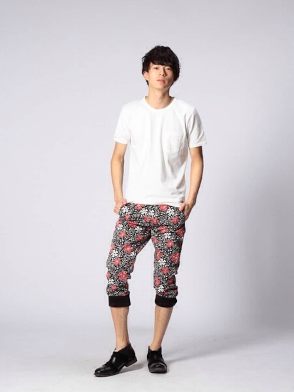 Tシャツ/カットソーを使った「花柄 クロップドパンツ」の人気