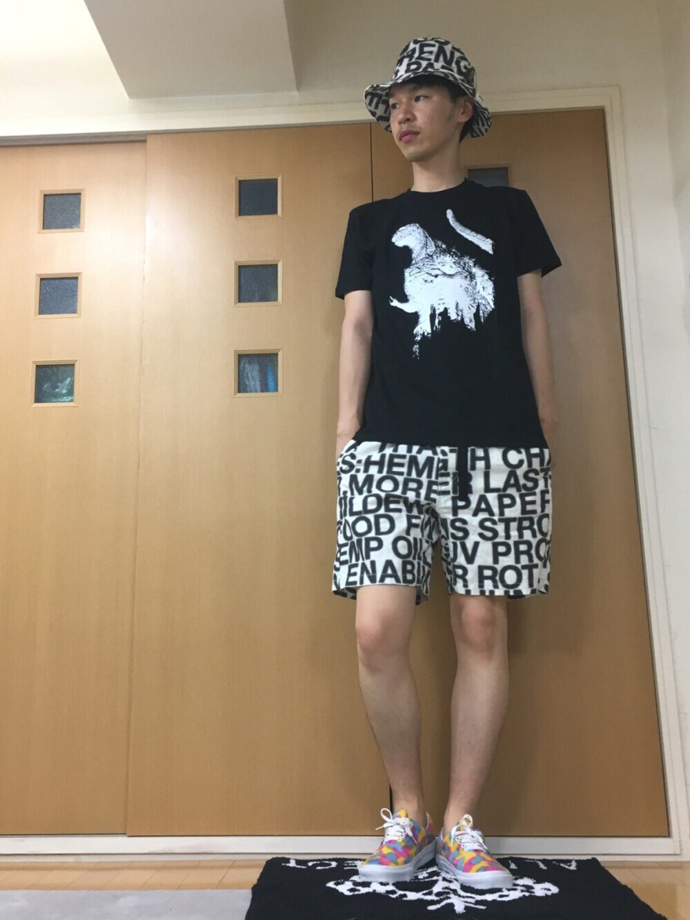 「ゴジラ、シン・ゴジラ、phatee、Tシャツ、セットアップ、ハーフパンツ、VANS、フェススタイル」｜「PHATEEの☆【PHATEE】 ファティー BUCKET HAT（ハット、その他）」を使った、まなとさん（メンズ・181cm）の夏コーディネートの1枚目の写真