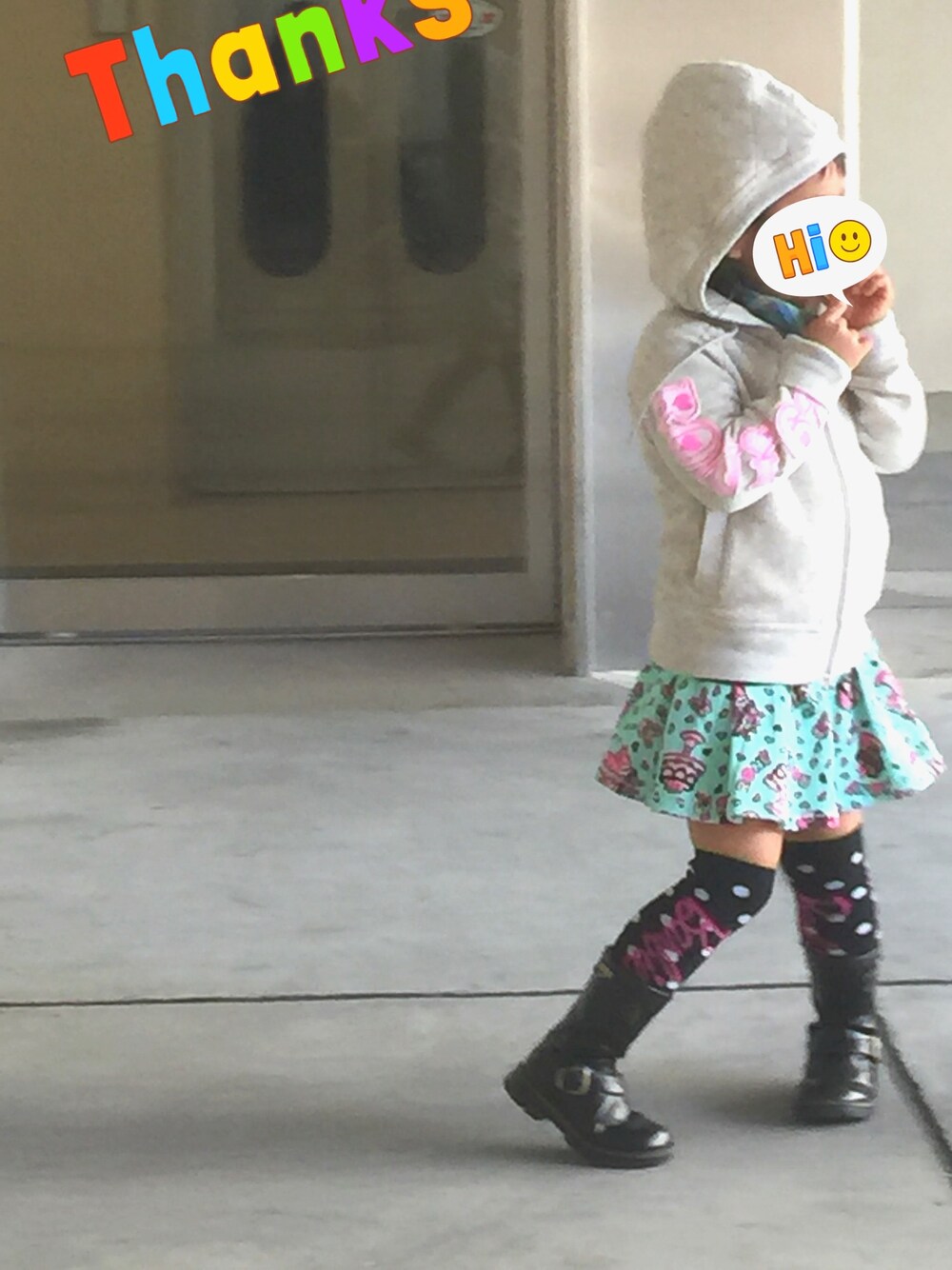 「5歳女の子」｜「RONIのアイテム（パーカー、ホワイト系）」を使った、decafさん（キッズ・110cm）の秋コーディネートの1枚目の写真