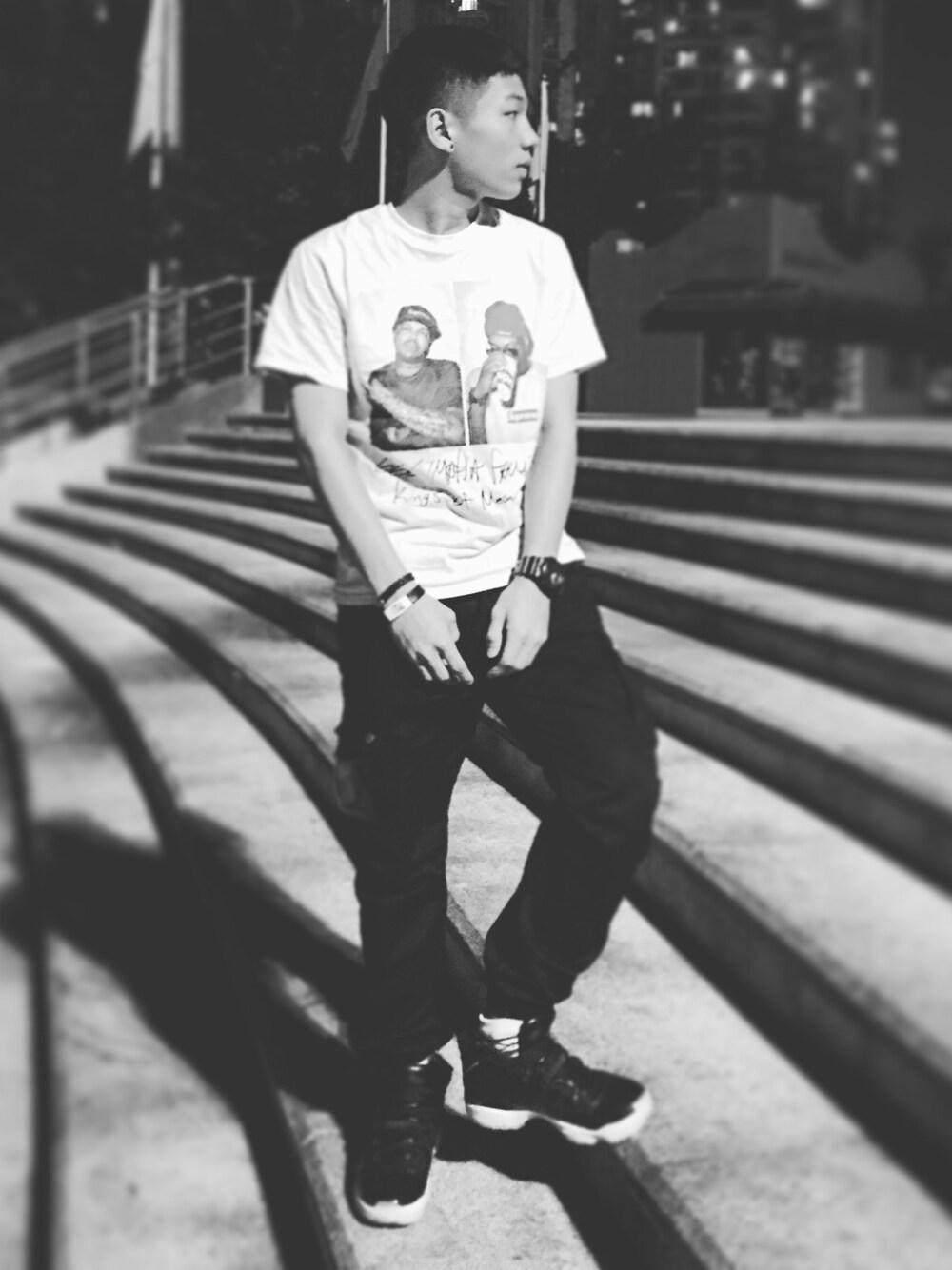 「China」｜「Supreme のアイテム（Tシャツ/カットソー、ホワイト系）」を使った、samさん（メンズ・170cm）の春コーディネートの1枚目の写真