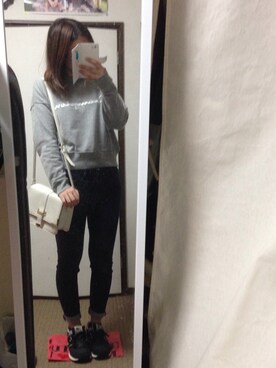 「E hyphen world gallery（イーハイフンワールドギャラリー）のChampion ロゴクルーネックプルオーバー（スウェット）」を使った、sakikoさん（レディース・159cm）の冬コーディネート