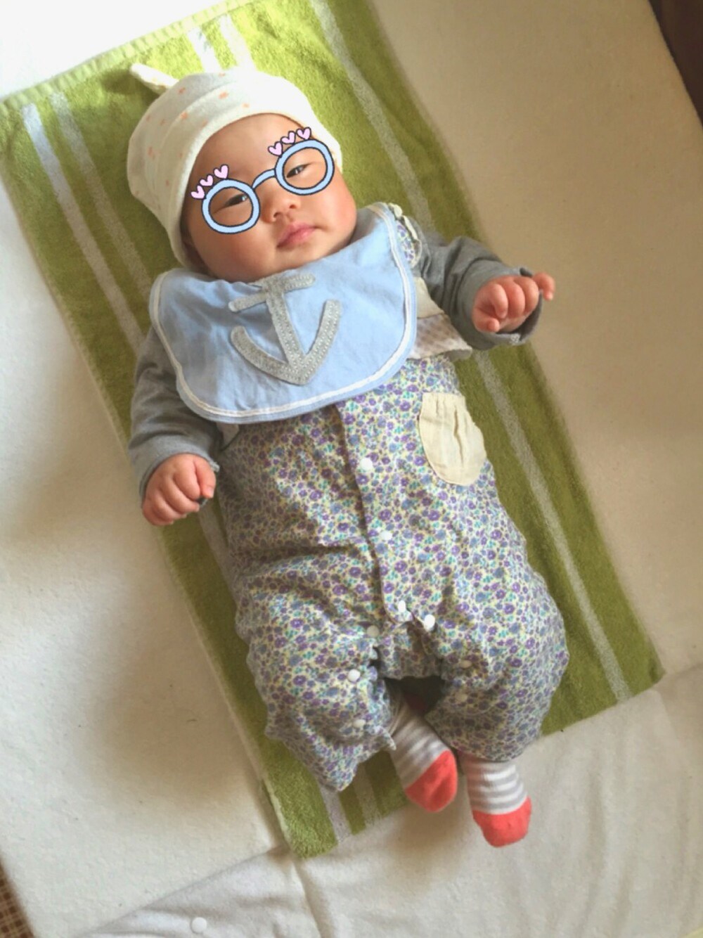 「outfit、ootd、赤ちゃんコーデ、ベビー、おんなのこ、3ヶ月、kids、女の子、春コーデ、花柄」｜「Birthdayのアイテム（ロンパース、パープル系）」を使った、irohaさん（キッズ・60cm）の春コーディネートの1枚目の写真