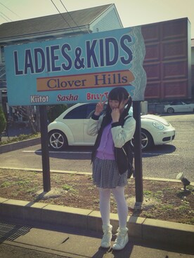 「ラベンダーのショルダーフリルカーディガン（カーディガン/ボレロ、パープル系）」を使った、momokaさん（レディース・148cm）の春コーディネート