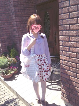 「RoseMarie seoir（ローズマリーソワール）のフリルピローバッグ（トートバッグ、パープル系）」を使った、momokaさん（レディース・148cm）の春コーディネート