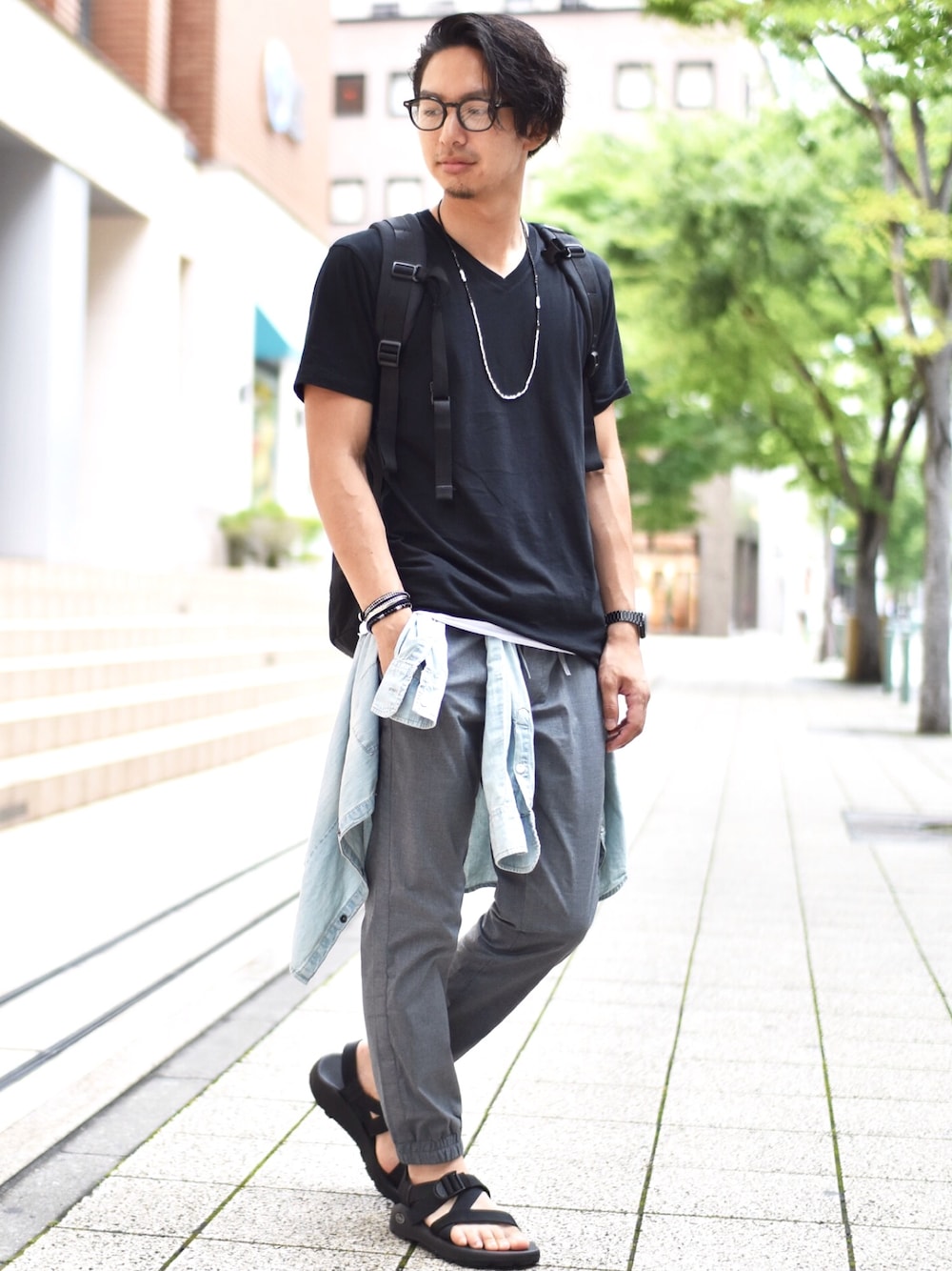 「きれいめカジュアル、ブラック、シンプルスタイル、ジョガーパンツ、UNIQLO、ユニクロ、プチプラ、スポーツミックス、サンダル、オトナカジュアル」｜「BEAUTY&YOUTH UNITED ARROWSのBY ∨ by カネコオプティカル type-A/メガネ ◇（メガネ、ブラック系）」を使った、kenさん（メンズ・170cm）の夏コーディネートの1枚目の写真