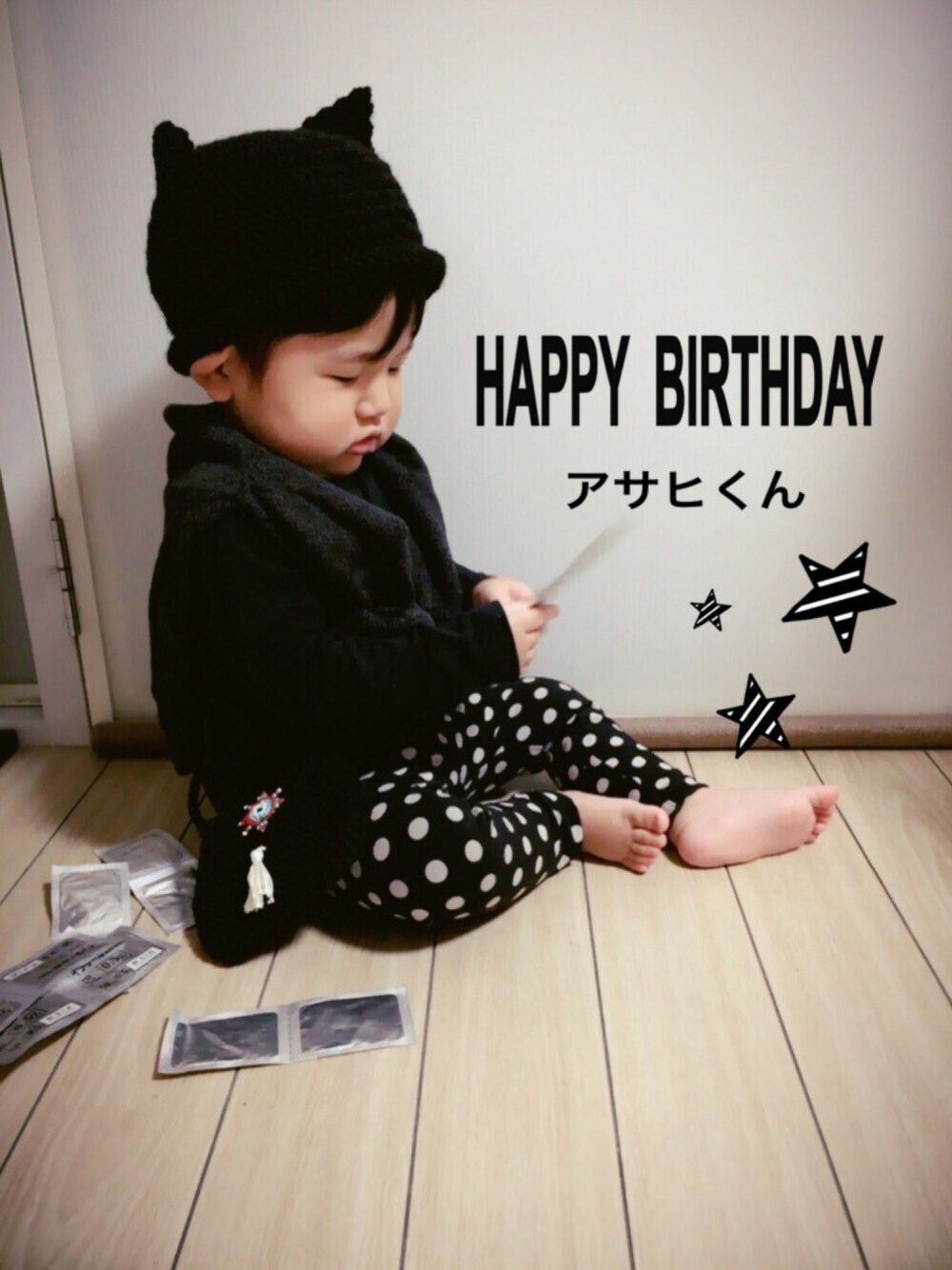 「男の子、1歳、asahiくんお誕生日おめでとう✨、オールブラック、UNIQLO、あおmade、猫耳ニット帽、ドット、ポシェット、エリート一重くん」｜「asahi くん。のアイテム（スキンケア、その他）」を使った、P×Kさん（キッズ・80cm）の秋コーディネートの1枚目の写真
