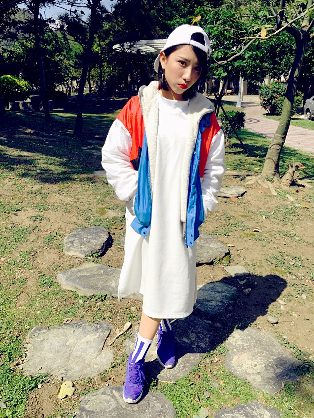 「helas、addidas、PUMA、white、blue、redlips」｜「Helasのアイテム（キャップ、ホワイト系）」を使った、Kingさん（レディース・155cm）の春コーディネートの1枚目の写真