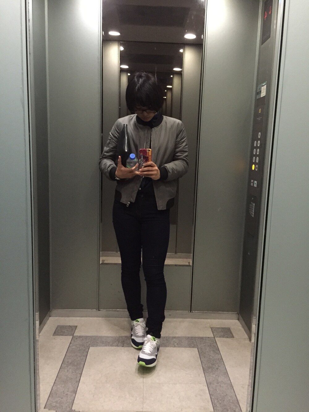 「MA-1、Ralph Lauren、古着屋、united arrows、NIKE AIR MAX」｜「FOREVER 21のアイテム（ブルゾン、グリーン系）」を使った、まいこさん（レディース・168cm）の冬コーディネートの1枚目の写真