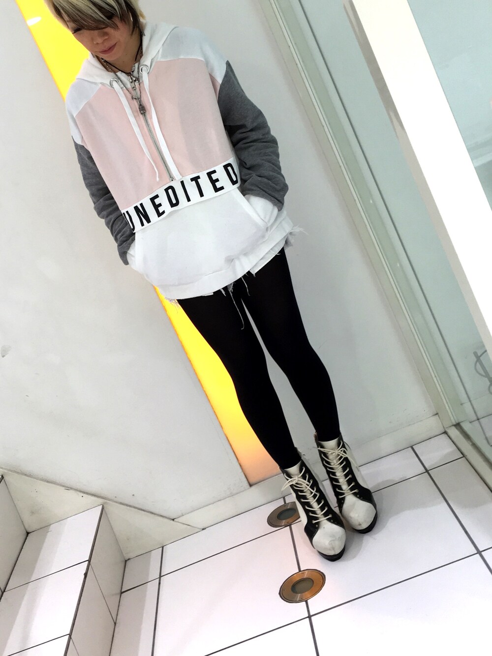 「スポーツミックス、ホワイトコーデ」｜「FOREVER 21のアイテム（パーカー、その他）」を使った、tommyさん（レディース・152cm）の春コーディネートの1枚目の写真