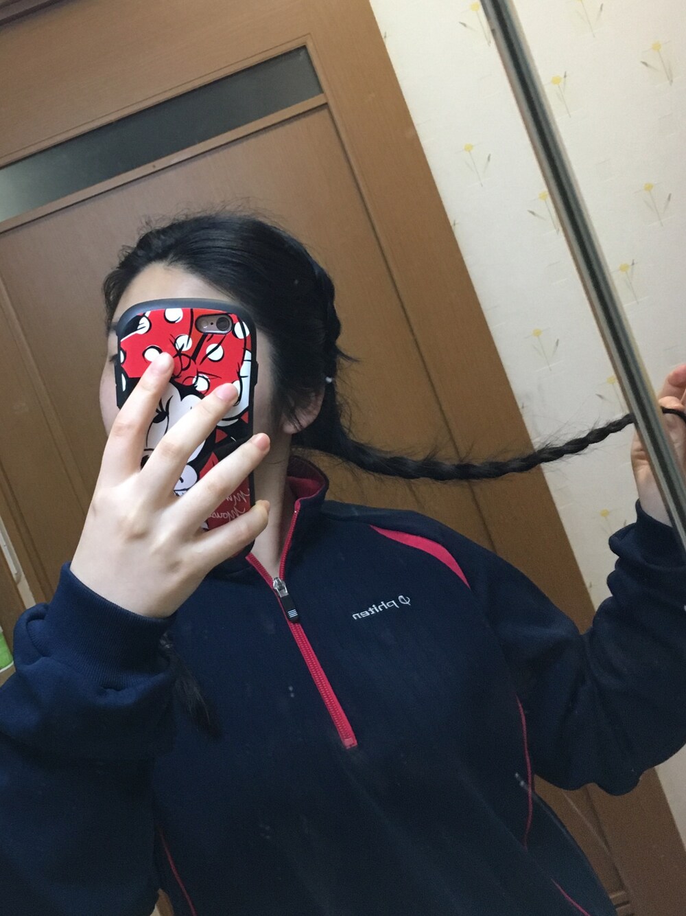 「ヘアアレンジ、phiten」｜「iFaceのアイテム（スマホケース/カバー、レッド系）」を使った、はむはむさん（レディース・153cm）の春コーディネートの1枚目の写真