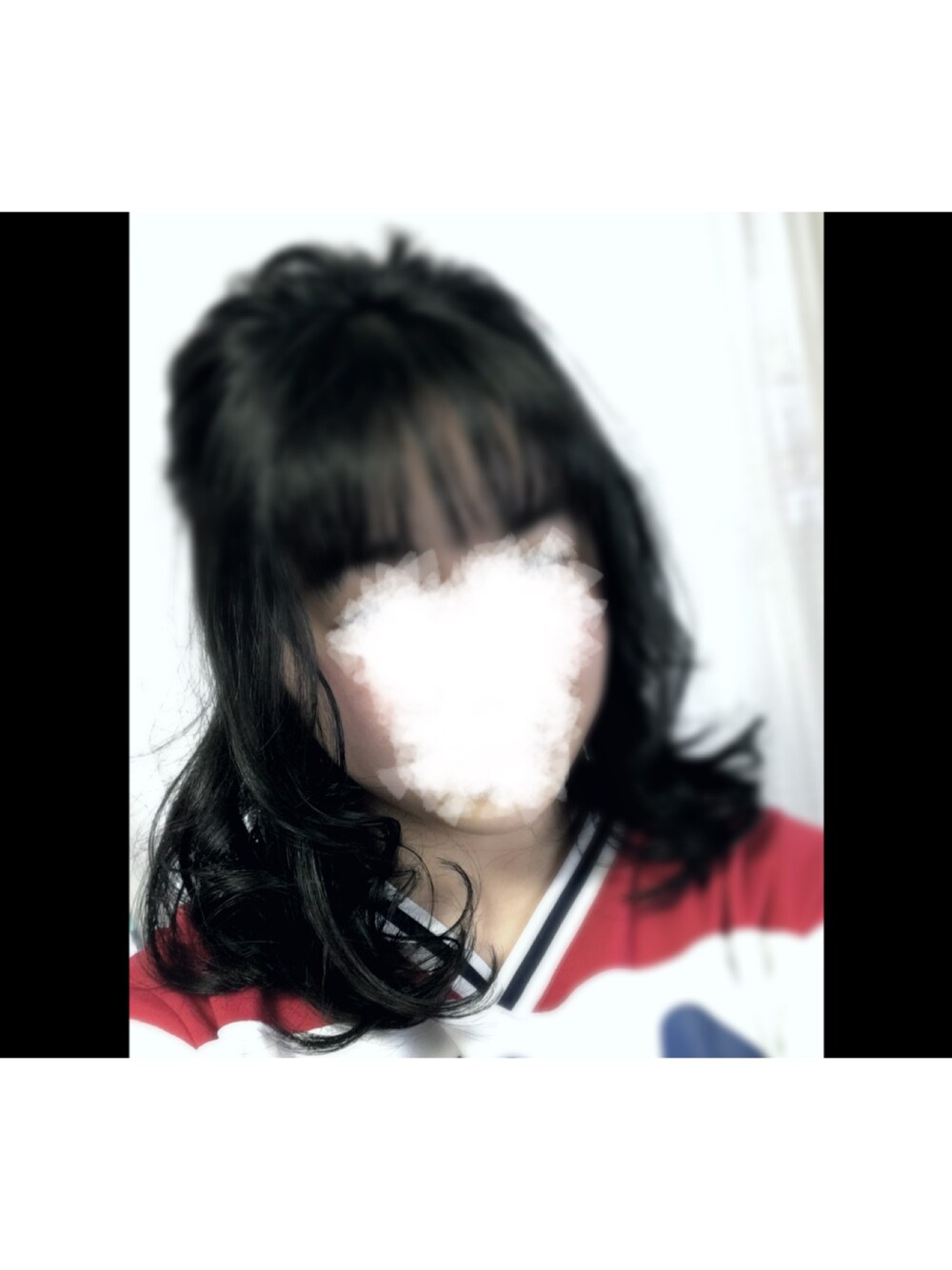 「ヘアアレンジ、ヘアカット、ミディアムヘア」｜「FILAのアイテム（スウェット、ブルー系）」を使った、はむはむさん（レディース・153cm）の春コーディネートの1枚目の写真