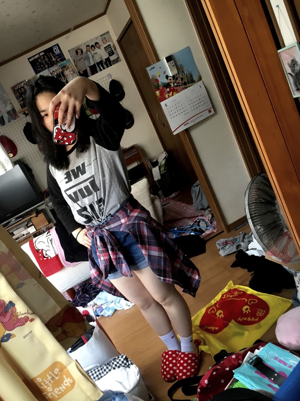 「デニム」｜「choreOringzのアイテム（Tシャツ/カットソー、グレー系）」を使った、はむはむさん（レディース・153cm）の春コーディネートの1枚目の写真