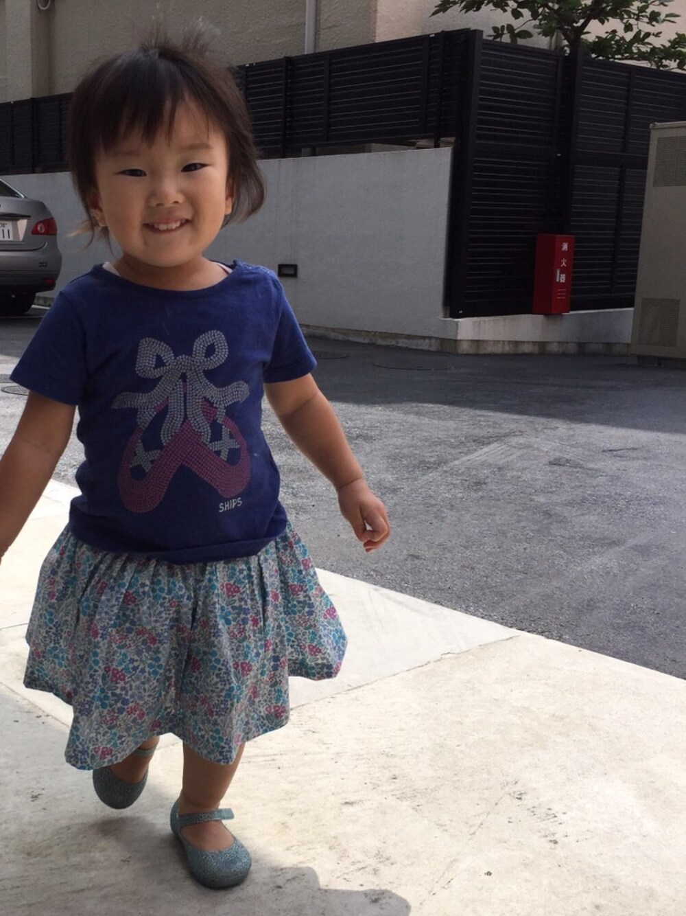 「SHIPSのアイテム（Tシャツ/カットソー、ブルー系）」を使った、がっちゃんさん（キッズ・90cm）の夏コーディネートの1枚目の写真