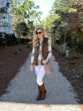 「アイテム（ダウンベスト、ブラウン系）」を使った、AnnaJamesさん（レディース・168cm）の冬コーディネート