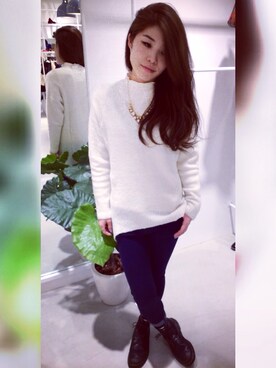 「RAY CASSIN（レイカズン）のブークレーＶニット（ニット/セーター、ホワイト系）」を使った、CHINATSUさん（レディース・163cm）の冬コーディネート