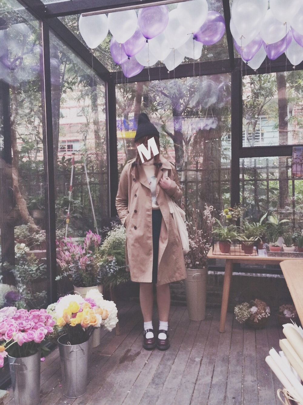 「Te chichi(Te chichi)、E hyphen world gallery BonBon、Dr.Martens、w closet、FOREVER 21、トレンチコート、ニット帽、コクーンスカート」｜「Te chichiの綿ツイルトレンチコート（トレンチコート、イエロー系）」を使った、m♡さん（レディース・167cm）の秋コーディネートの1枚目の写真