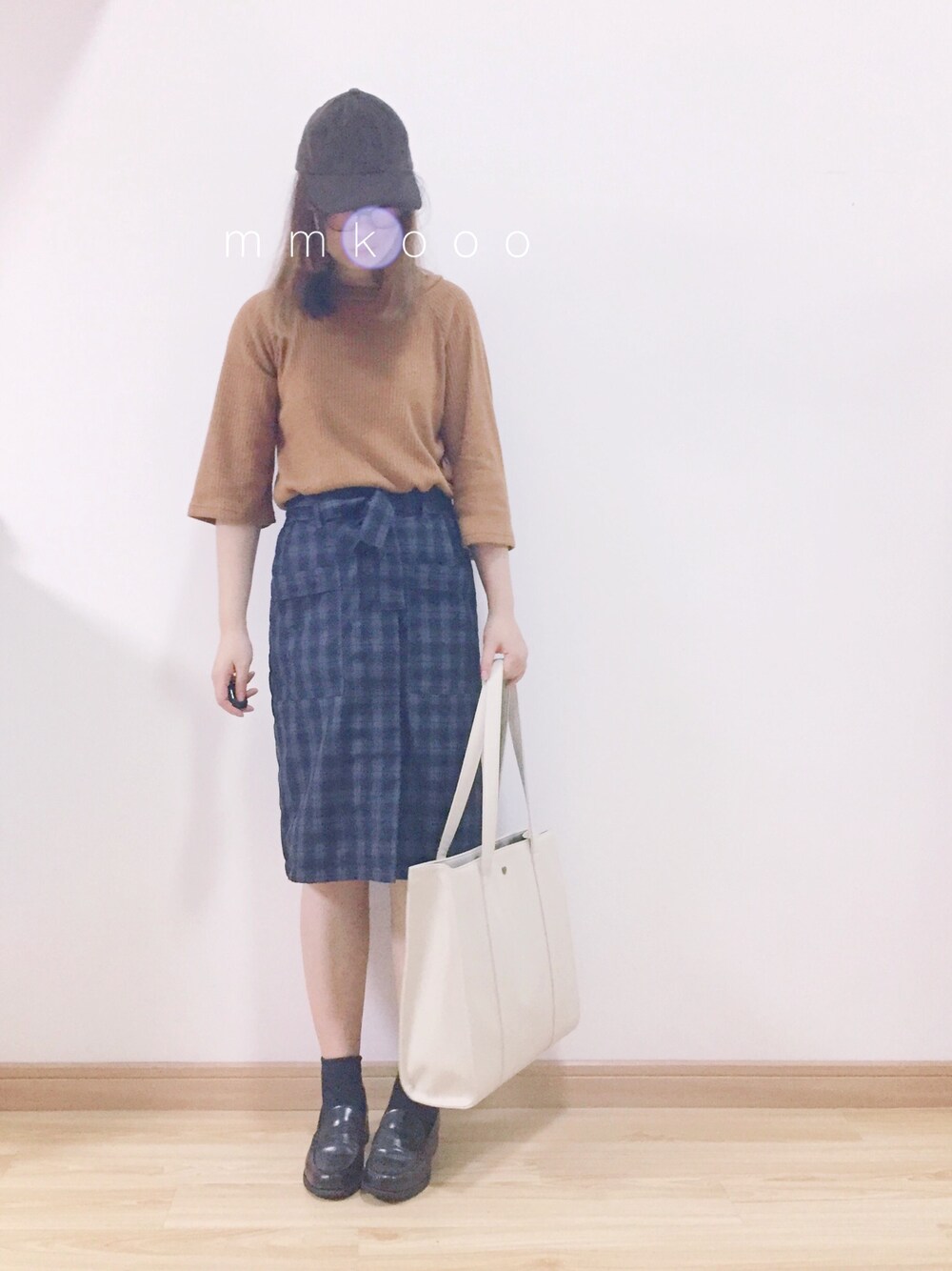 「秋のコーデ、シンプル、GU、Kastane、flower、merry jenny、チェックスカート」｜「KastaneのリブカットソーP/O（Tシャツ/カットソー、イエロー系）」を使った、m♡さん（レディース・167cm）の秋コーディネートの1枚目の写真