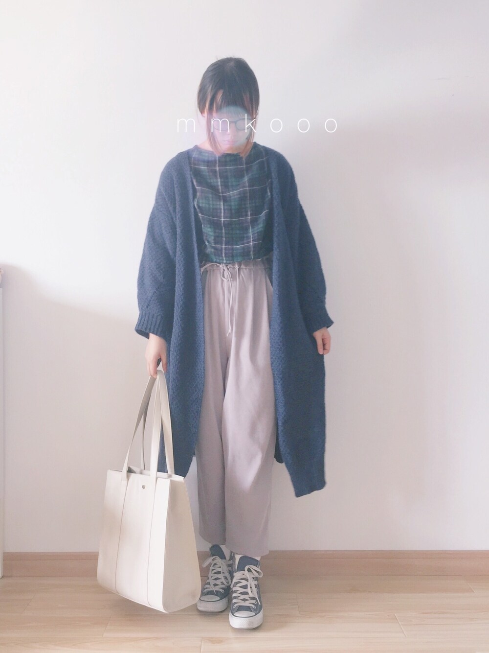 「シンプル、秋のコーデ、ニット、秋冬コーデ、秋冬、休日スタイル、Kastane、flower、converse」｜「Kastaneのウール混ダブルガーゼプルオーバー（シャツ/ブラウス、グリーン系）」を使った、m♡さん（レディース・167cm）の秋コーディネートの1枚目の写真
