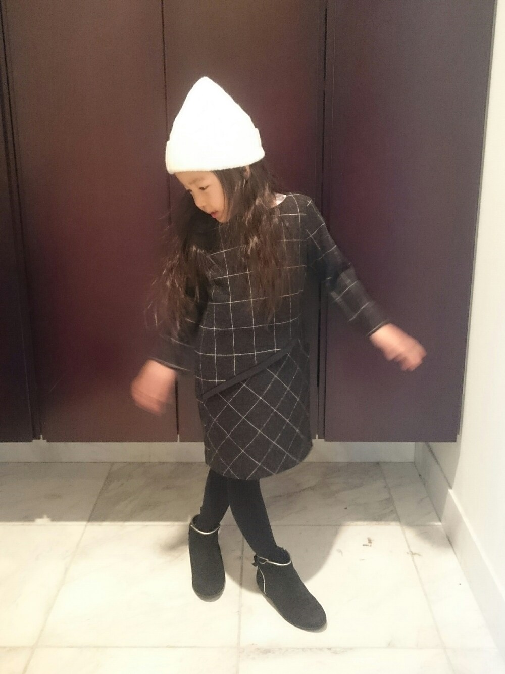 「kids、basile28、ZARA、UNIQLO」｜「BASILE28のアイテム（ワンピース、ブラック系）」を使った、wiz_UEさん（キッズ・110cm）の秋コーディネートの1枚目の写真