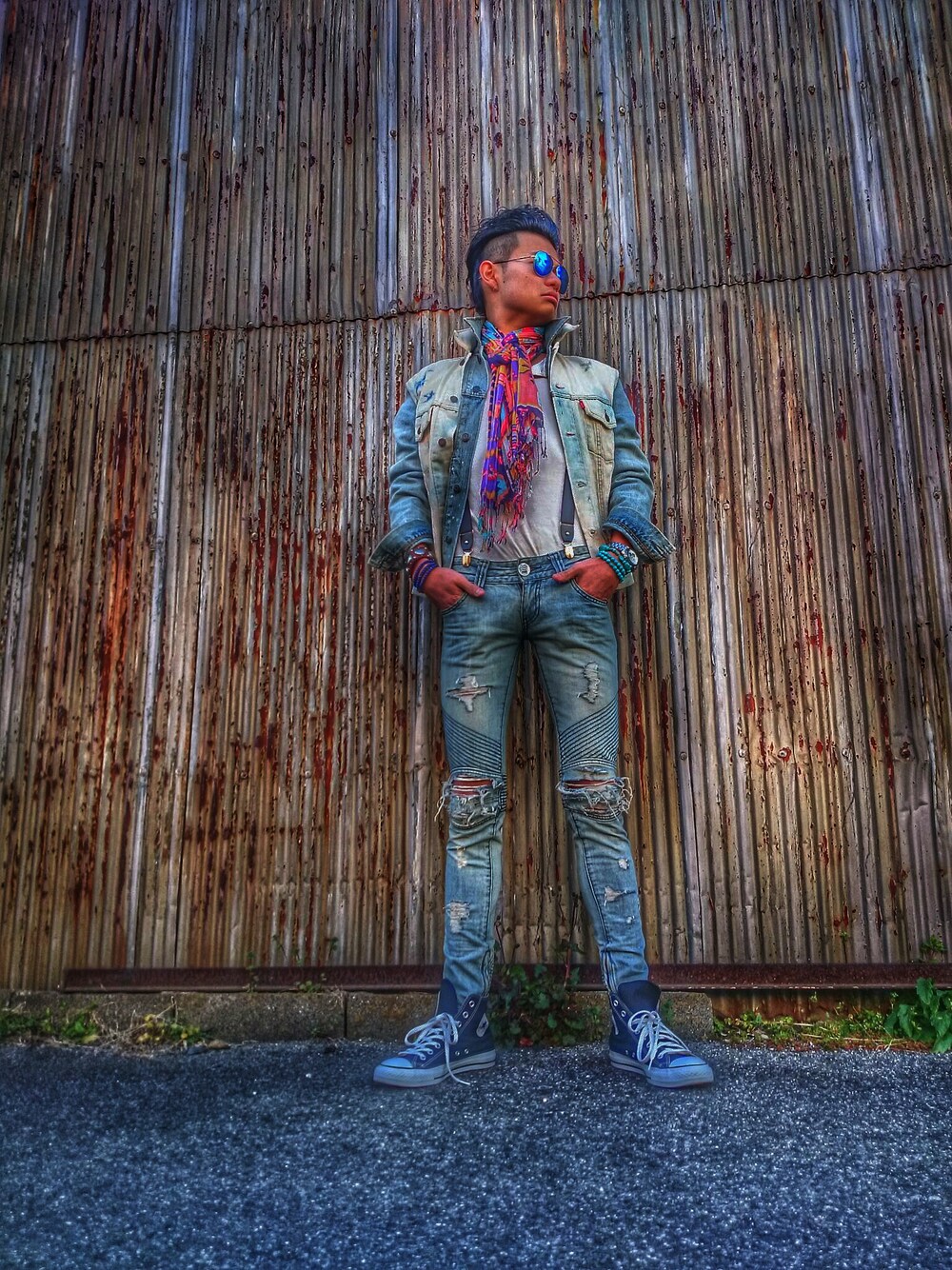 「ロカビリー、インディアン、インディアンジュエリー、Levis、Abercrombie&Fitch、converse」｜「POLO RALPH LAURENのアイテム（Tシャツ/カットソー、ホワイト系）」を使った、#23さん（メンズ・177cm）の春コーディネートの1枚目の写真