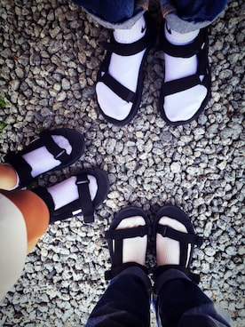 「Teva（テバ）の【Teva】テバハリケーン/HURRICANE XLT（サンダル、ブラック系）」を使った、ミニーさん（レディース）の春コーディネート