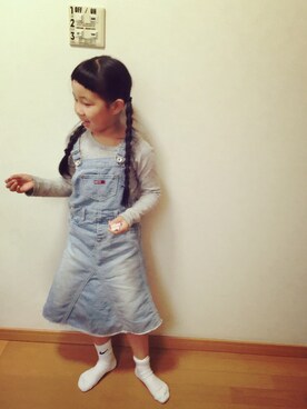 「WASK（ワスク）のアイテム（デニムスカート、ブルー系）」を使った、ミニーさん（レディース）の春コーディネート