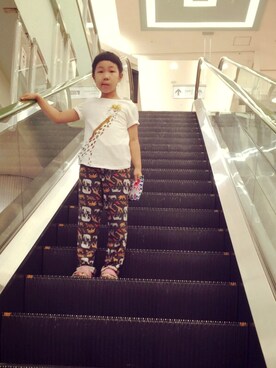 「GAP（ギャップ）のアイテム（Tシャツ/カットソー、ホワイト系）」を使った、ミニーさん（レディース）の夏コーディネート