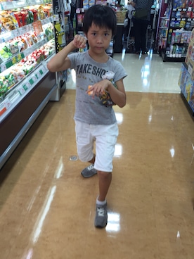 「GAP（ギャップ）のアイテム（パンツ、ホワイト系）」を使った、ミニーさん（レディース）の夏コーディネート