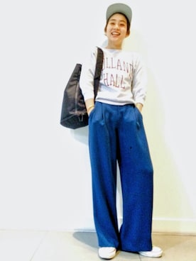 「BEAUTY&YOUTH UNITED ARROWS（ビューティーアンドユースユナイテッドアローズ）のBY ダブルクロス タックワイドパンツ（その他パンツ、ブルー系）」を使った、Miyu Iwasakiさん（レディース・160cm）の夏コーディネート