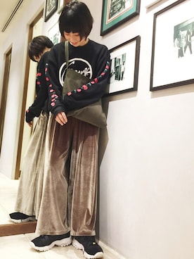 「adidas（アディダス）のアイテム（スニーカー、ブラック系）」を使った、Miyu Iwasakiさん（レディース・160cm）の秋コーディネート