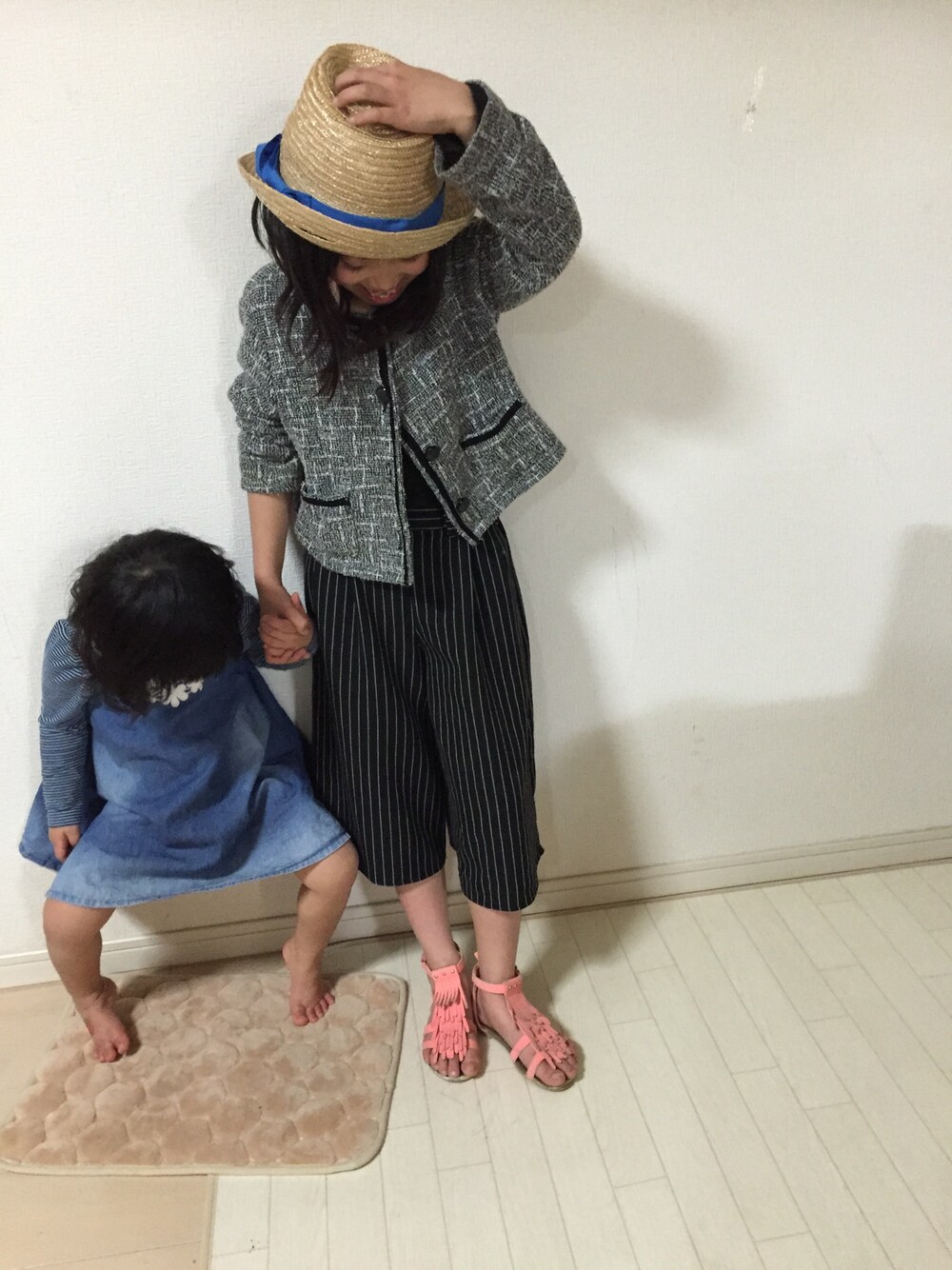 「GUのアイテム（パンツ、ブラック系）」を使った、獅子舞さん（キッズ・126cm）の春コーディネートの1枚目の写真