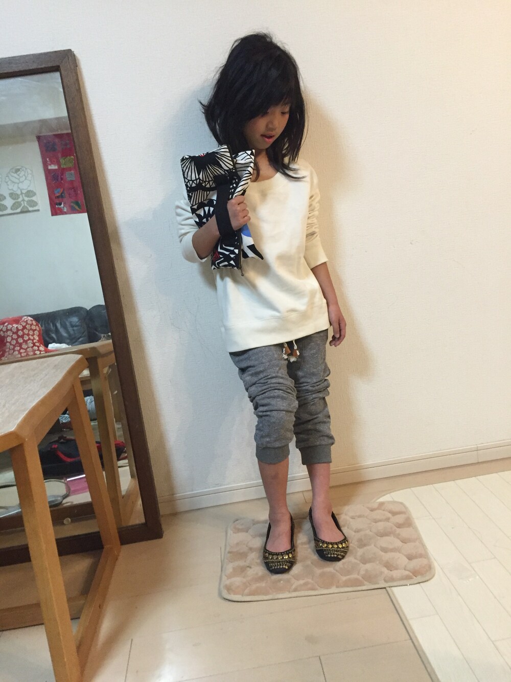 「no brandのアイテム（Tシャツ/カットソー、ホワイト系）」を使った、獅子舞さん（キッズ・126cm）の春コーディネートの1枚目の写真