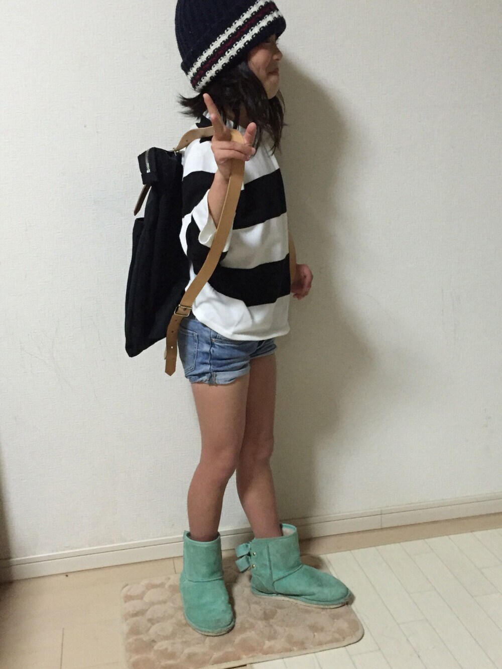 「GLOBAL WORKのアイテム（Tシャツ/カットソー、ブラック系）」を使った、獅子舞さん（キッズ・126cm）の春コーディネートの1枚目の写真