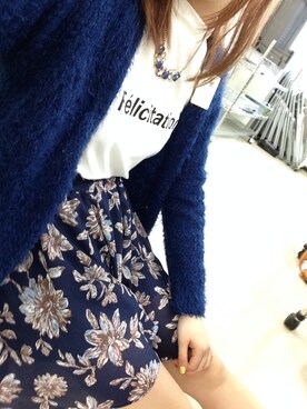 「E hyphen world gallery（イーハイフンワールドギャラリー）のケーブルミックスロング/カーディガン（カーディガン/ボレロ、ブルー系）」を使った、こじりさん（レディース・165cm）の春コーディネート