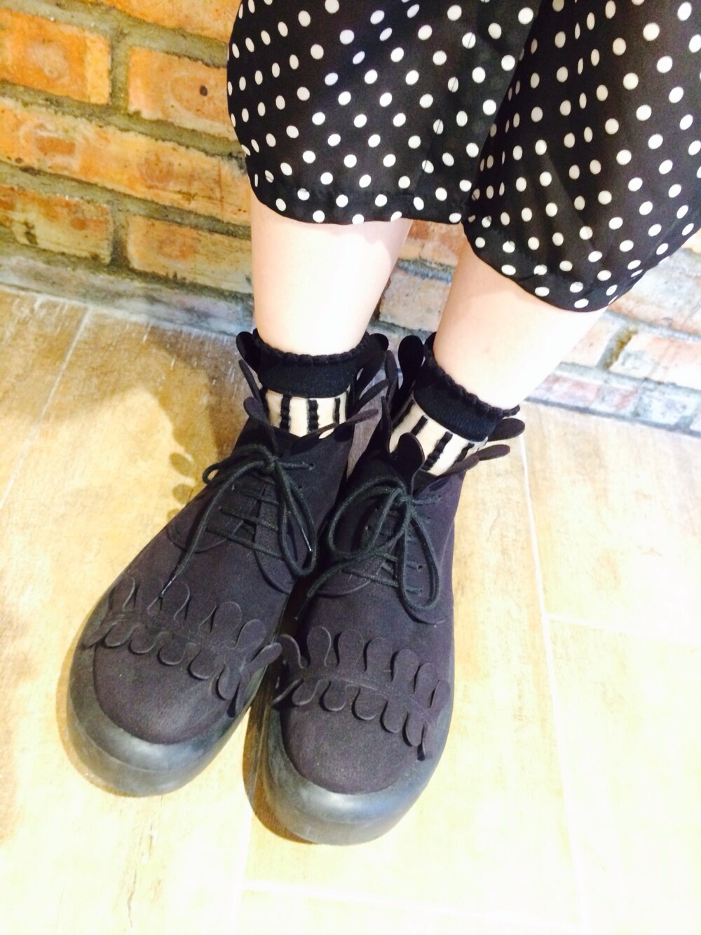 「Tokyo bopper、socks、black、stripes、happymood、dot dress」｜「TOKYO BOPPERのアイテム（ブーツ、ブラック系）」を使った、elppaKさん（レディース・161cm）の夏コーディネートの1枚目の写真