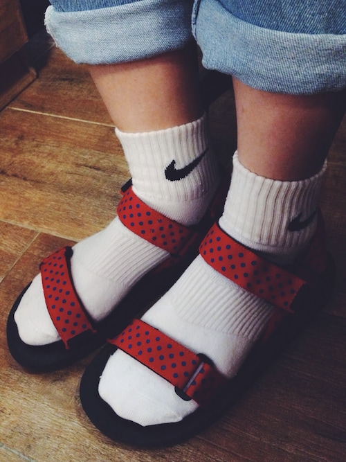 搭配nike袜子的女性时尚穿搭总览