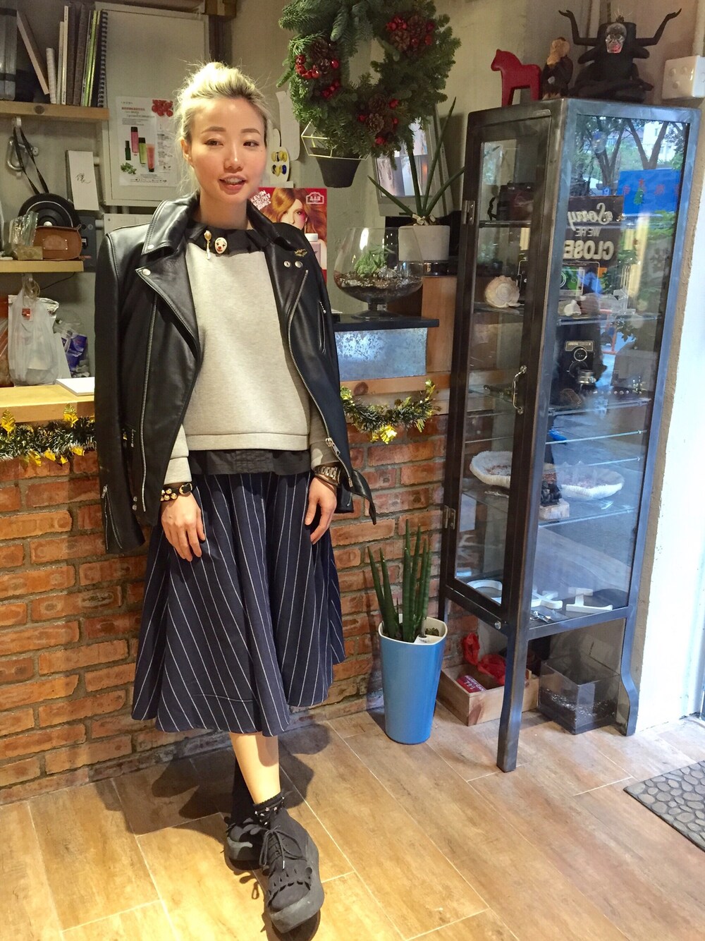 「lewis leathsers、lether、boylish、BALENCIAGA、Brooch、Tokyo bopper」｜「POU DOU DOUのアイテム（シャツ/ブラウス、ブラック系）」を使った、elppaKさん（レディース・161cm）の冬コーディネートの1枚目の写真