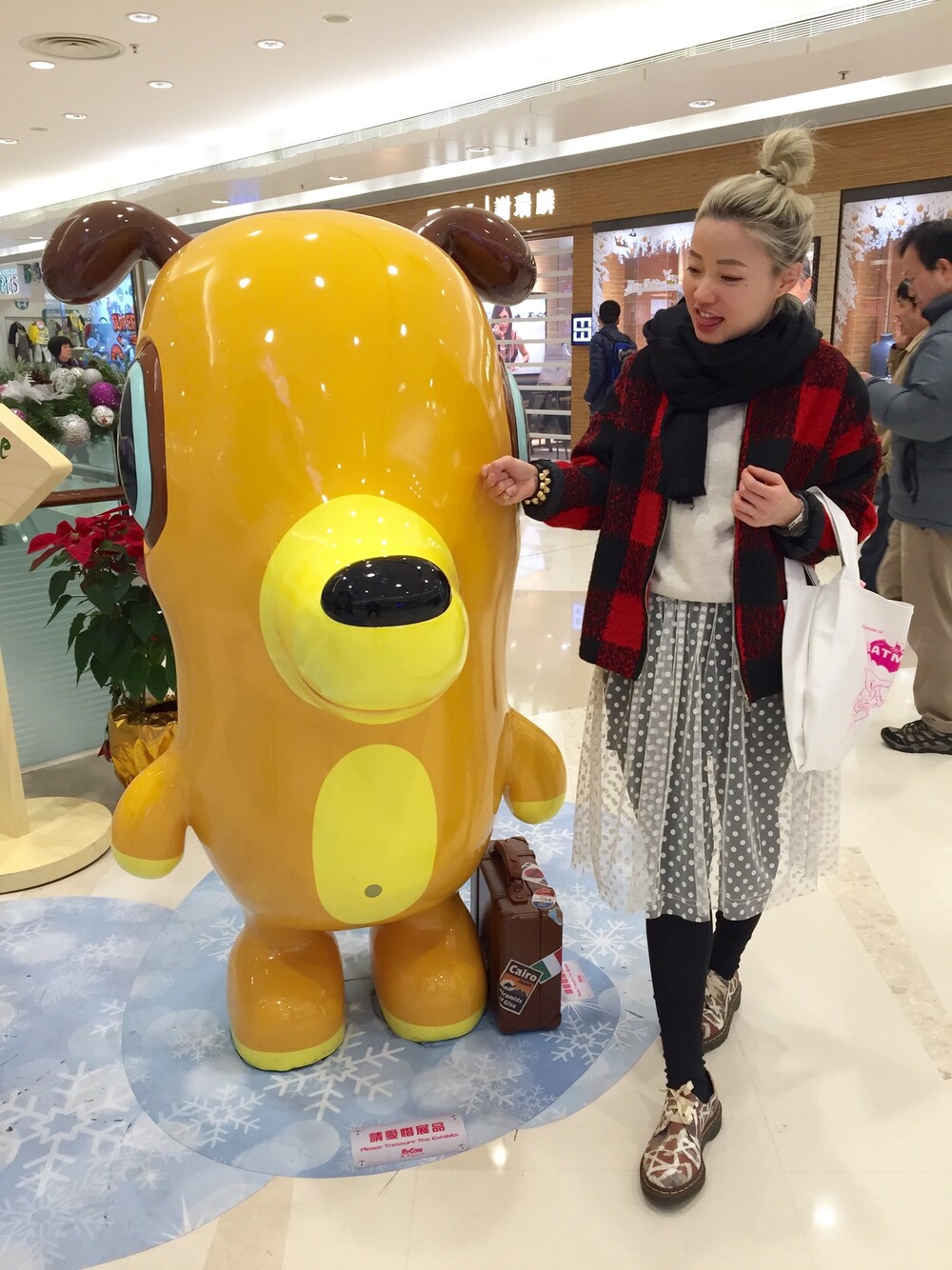 「red、jacket 、doll up oops、Dr.Martens、seethrough、dress、jouetie」｜「DOLLUPOOPSのアイテム（その他トップス、グレー系）」を使った、elppaKさん（レディース・161cm）の冬コーディネートの1枚目の写真