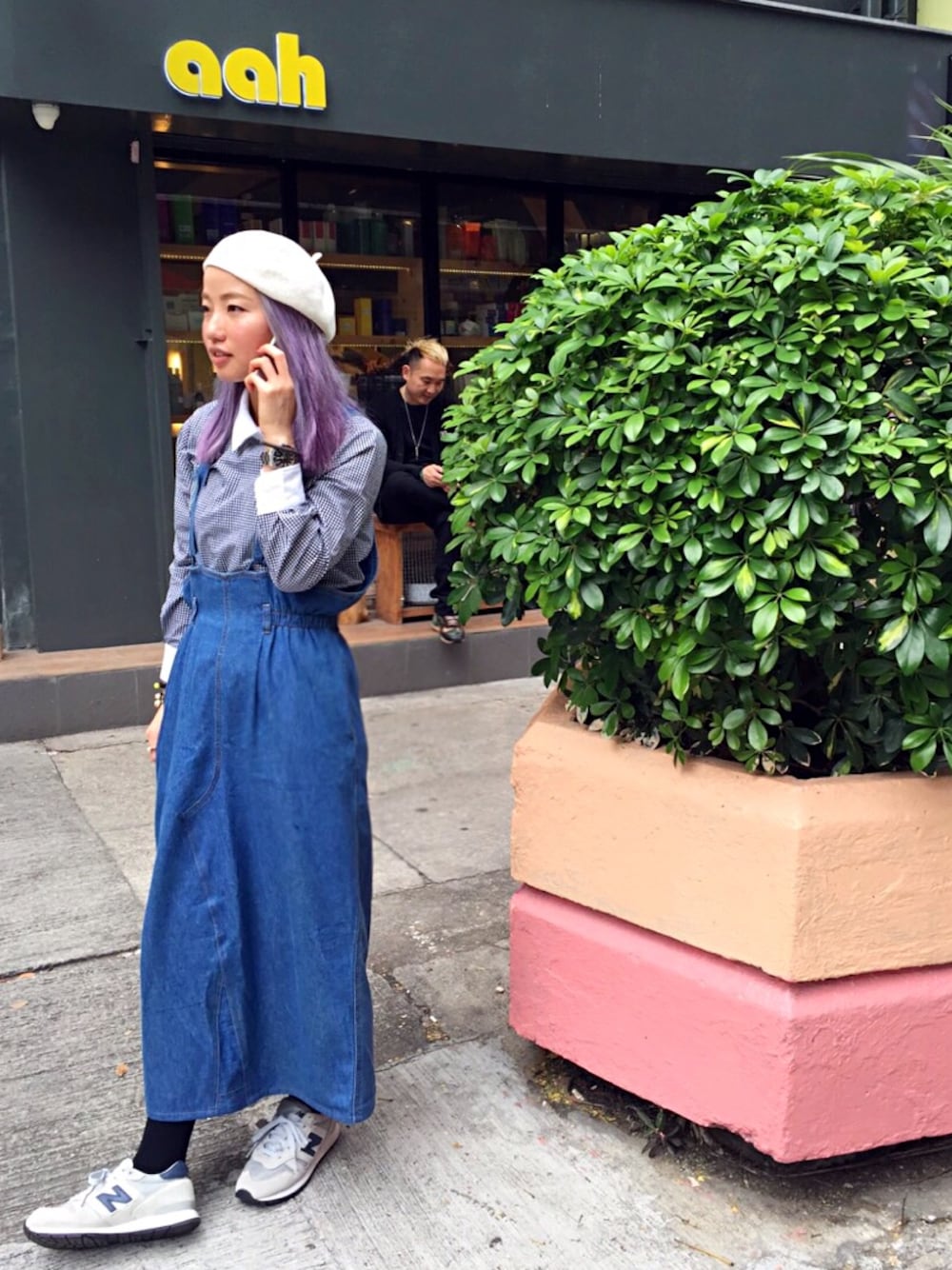 「GLOBAL WORK、ootd、overall dress、New Balance、Ray Cassin、hkgirl、shirts」｜「RAY CASSINの先染めシャツ（ギンガム・ストライプ）（シャツ/ブラウス、ブラック系）」を使った、elppaKさん（レディース・161cm）の春コーディネートの1枚目の写真
