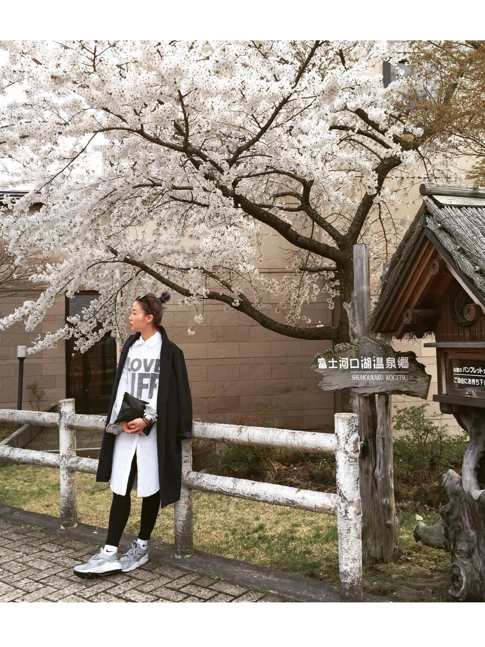 「sakura、w closet、河口湖、huarache」｜「w closetのアイテム（ピーコート、ブルー系）」を使った、elppaKさん（レディース・161cm）の春コーディネートの1枚目の写真