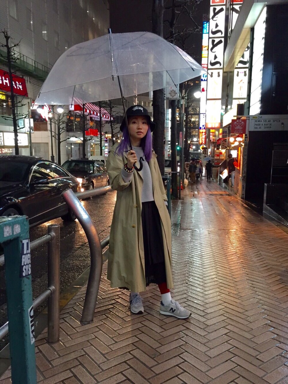 「Ralph Lauren、New Balance、holiday、khaki、Japan、street、shibuya」｜「RALPH LAURENのアイテム（トレンチコート、ベージュ系）」を使った、elppaKさん（レディース・161cm）の春コーディネートの1枚目の写真