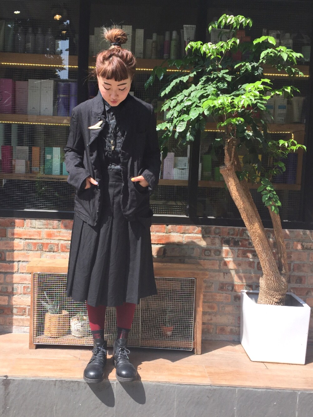 「休日スタイル、春コーデ、Sunnyday、black、BLACK COMME des GARÇONS、Tokyo bopper、ne-net、hkgirl、黒」｜「Ne-netのアイテム（シャツ/ブラウス、ブラック系）」を使った、elppaKさん（レディース・161cm）の冬コーディネートの1枚目の写真